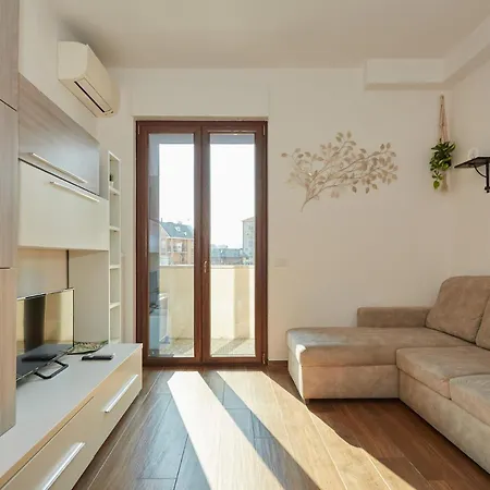 - 1 Bedroom Apartamento Milão